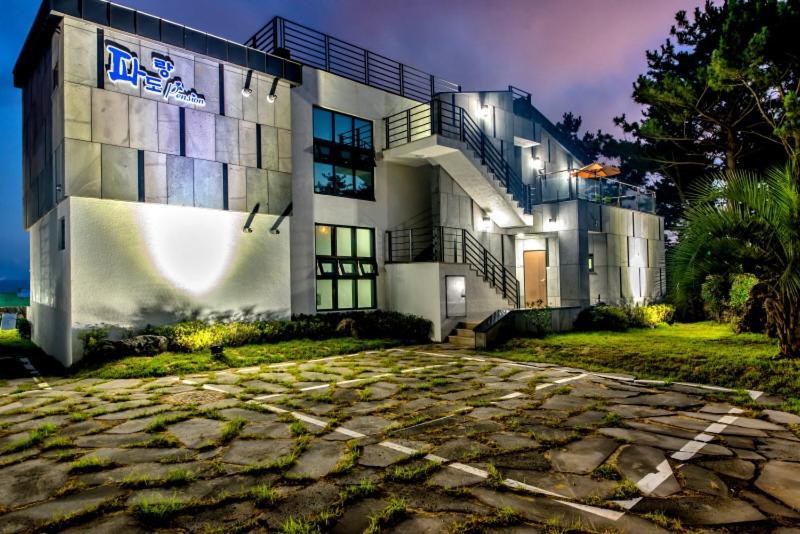 Gasthaus Sea And Wave Seogwipo Exterior foto