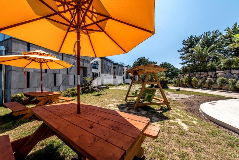 Gasthaus Sea And Wave Seogwipo Exterior foto