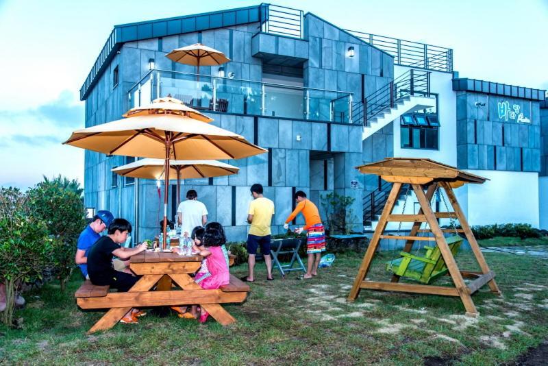 Gasthaus Sea And Wave Seogwipo Exterior foto